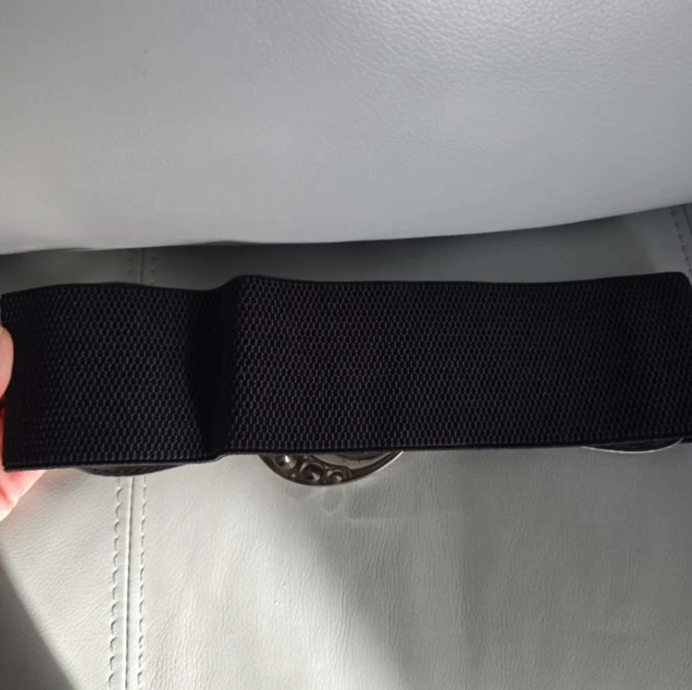 Silver Buckle Belt polyester size Medium‎